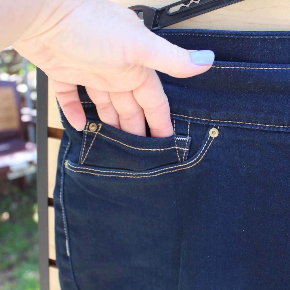 Levi Strauss Signature Modern Pull-On Capri Women's Size 16 - Picture 3 of 9